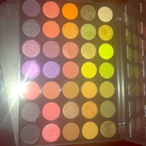 Morphe 35M Boss Mood palette